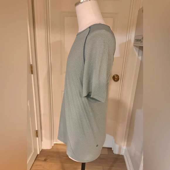 Lululemon Men’s Green & White Stripe Metal Vent Tech Short Sleeve Tee - Picture 4 of 9